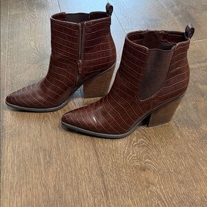 Naturalizer Dark Brown Croc-Patterned Ankle Booties size 10